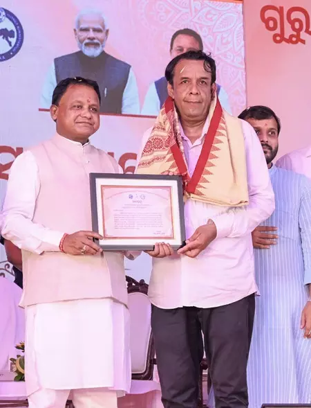 Odisha CM urges students to focus on studies, avoid social media distractions