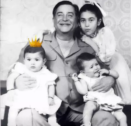 Kareena Kapoor shares major throwback with grandfather Raj Kapoor, baby Karisma, Riddhima & herself seated on his lap